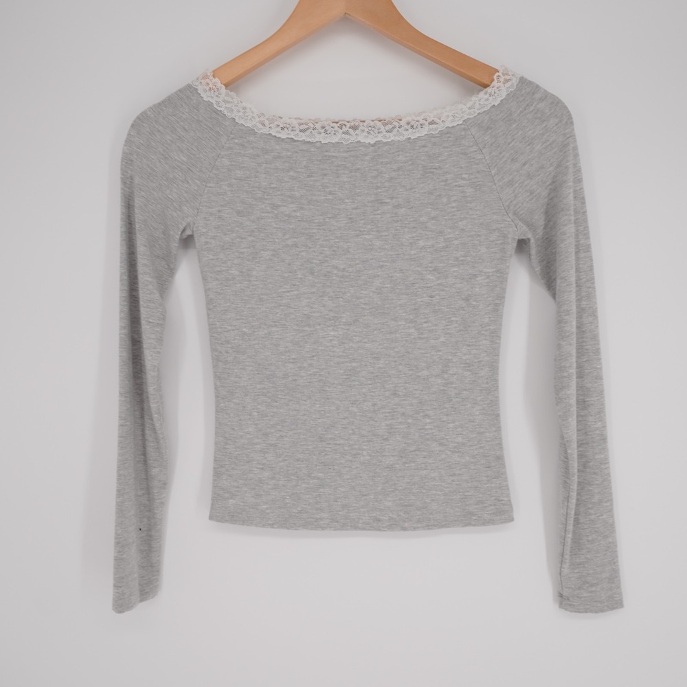 Wilfred Aritzia Ribbed Knit Long Sleeve Crop Top Womens XS Gray Lace Trim Fitted - Picture 1 of 11